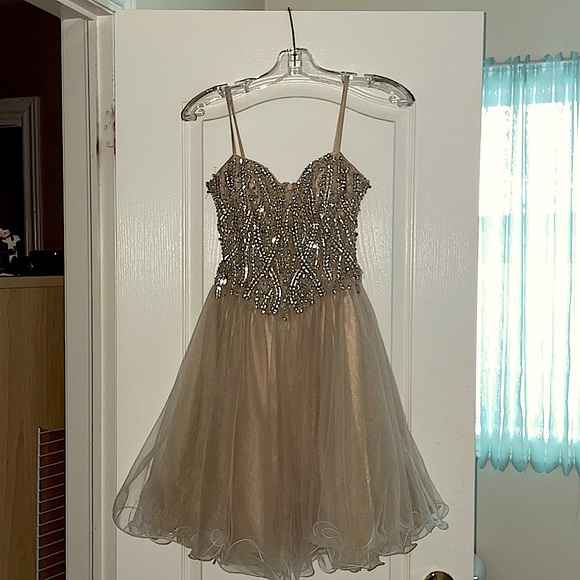 NUDE/TAN HIGH QUALITY FORMAL DRESS 💎 prom dress & graduation dress worthy 🤍 - Picture 3 of 8